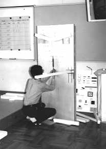 �\���������i